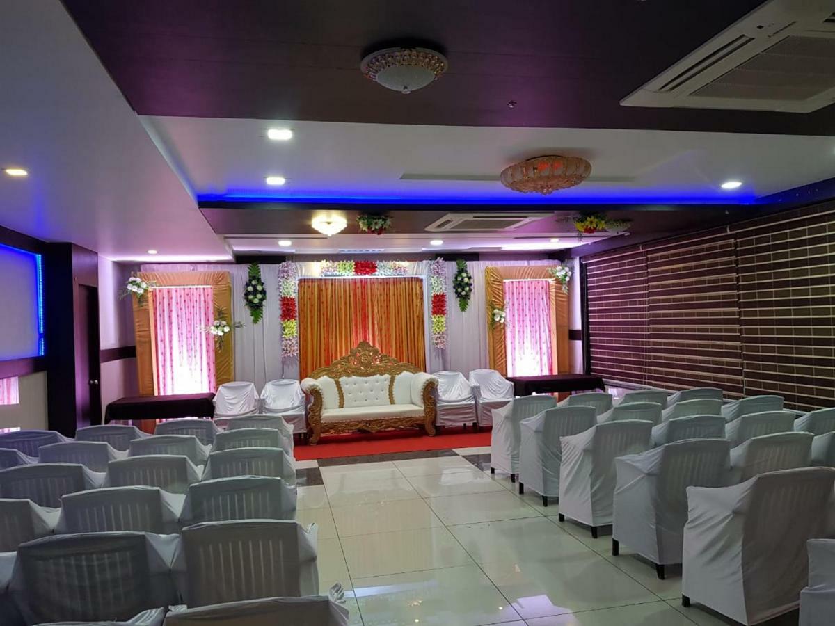 Hotel Shahi Darbar Navsari Экстерьер фото